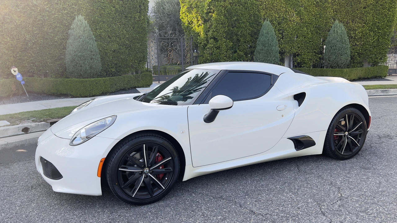 2016 Alfa Romeo 4C Coupe - Image 17 of 31