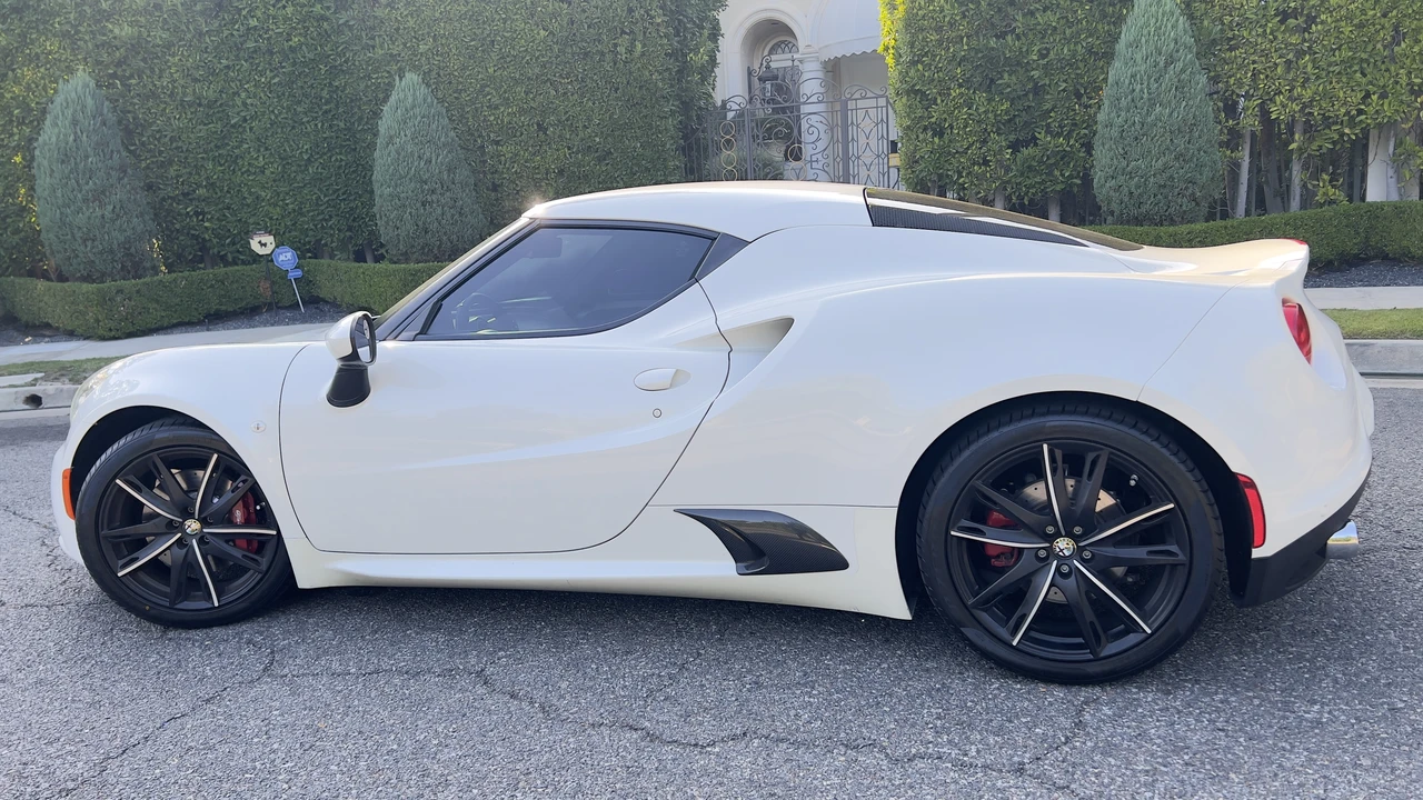 2016 Alfa Romeo 4C Coupe - Image 14 of 31