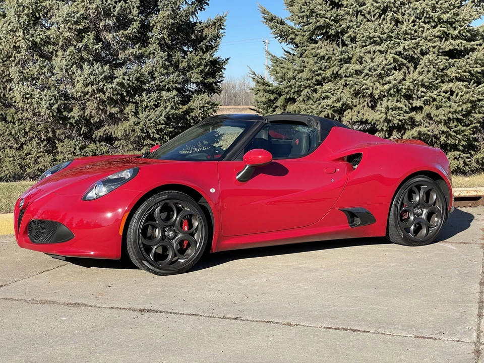 2016 Alfa Romeo 4C Spider - Image 2 of 31