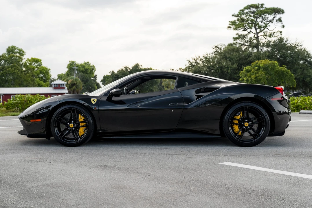 2016 Ferrari 488 GTB - Image 16 of 31