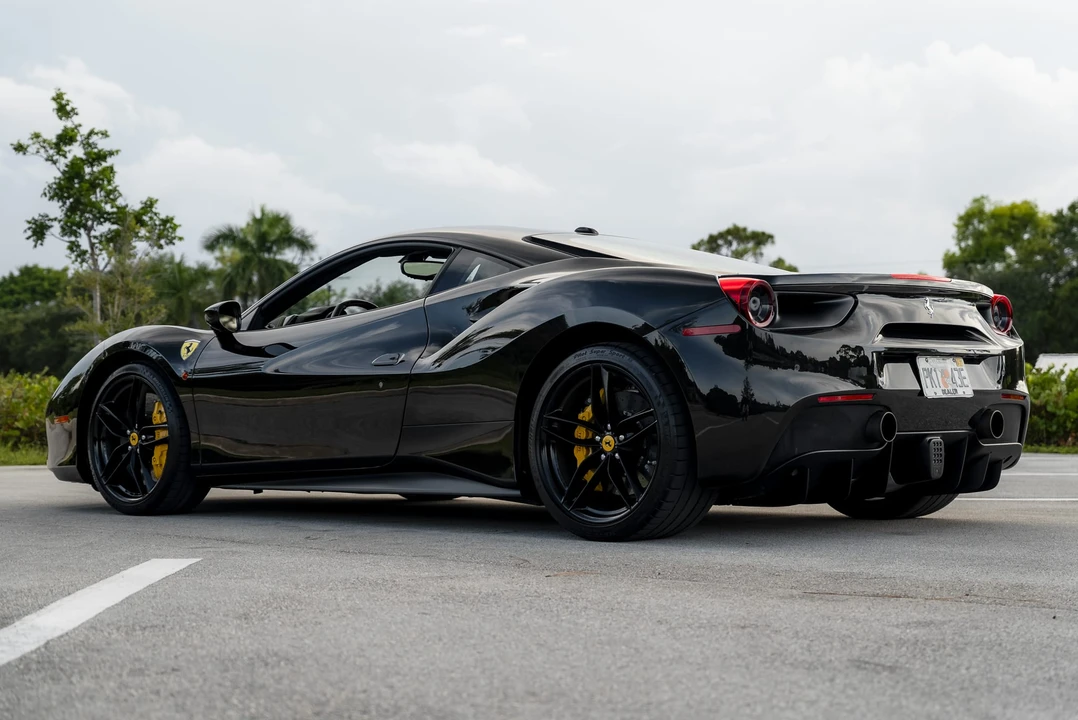 2016 Ferrari 488 GTB - Image 15 of 31