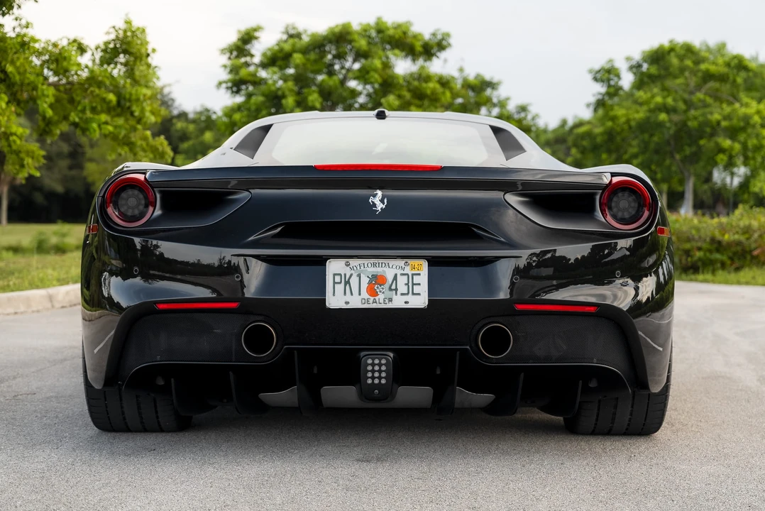 2016 Ferrari 488 GTB - Image 12 of 31