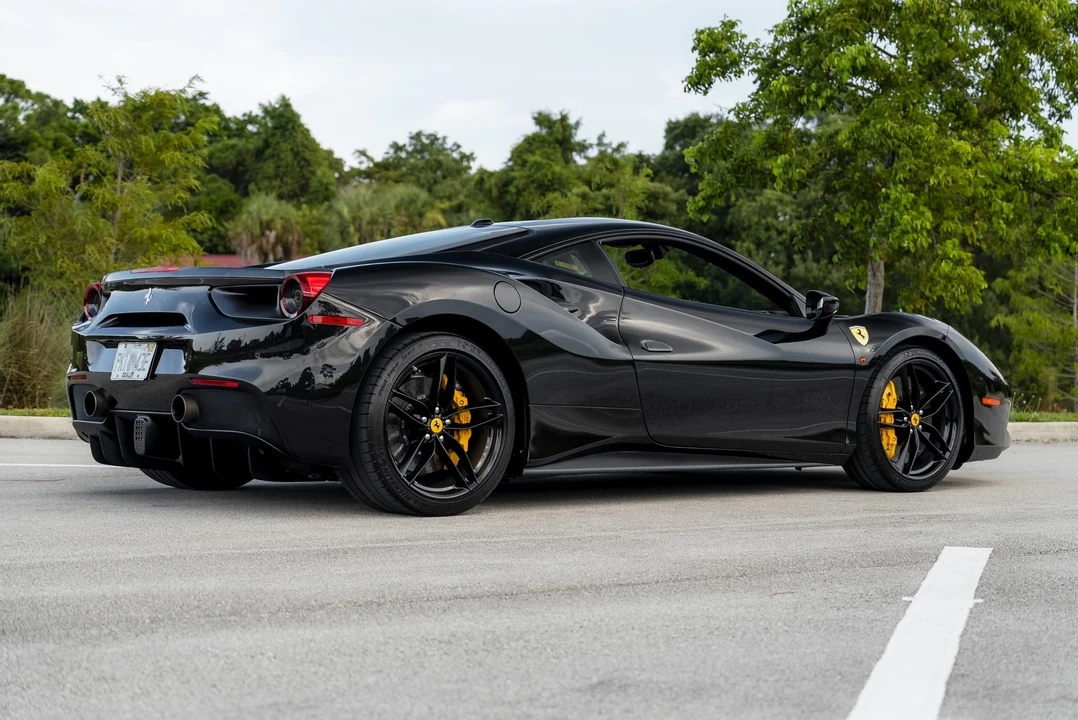 2016 Ferrari 488 GTB - Image 11 of 31