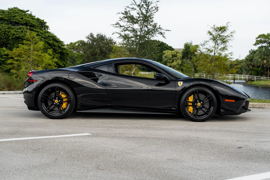 2016 Ferrari 488 GTB - Image 9 of 31