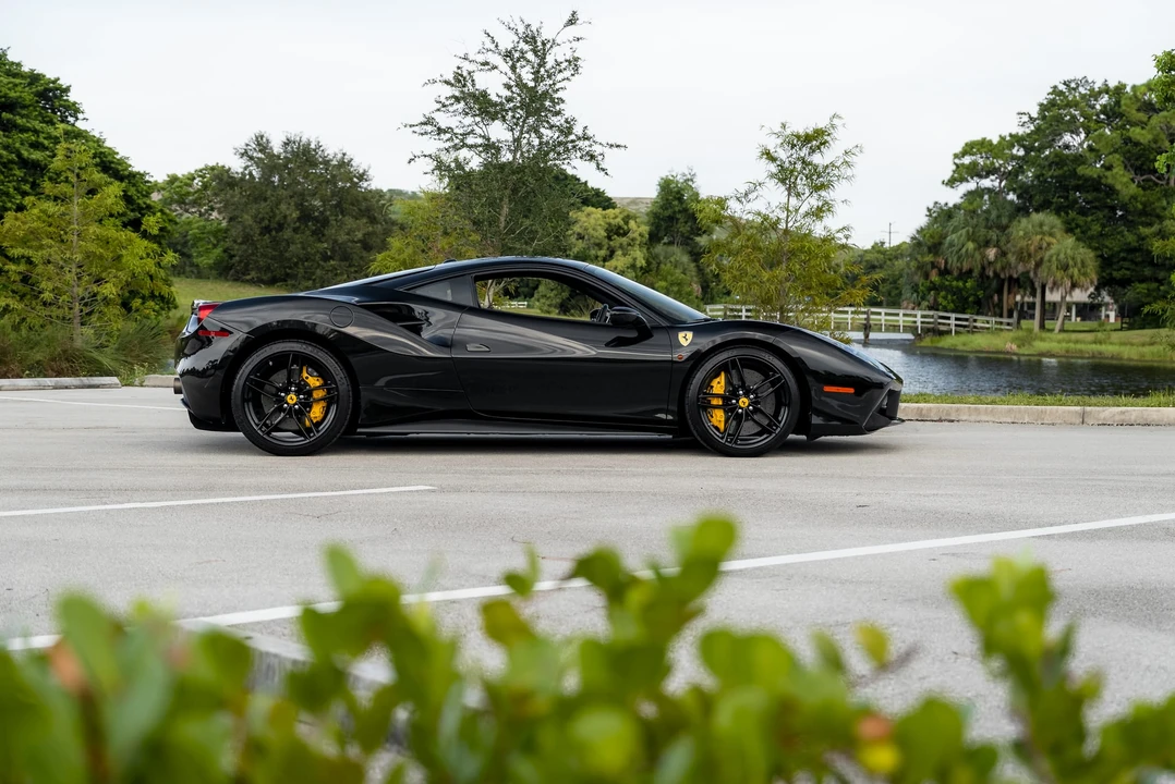 2016 Ferrari 488 GTB - Image 10 of 31