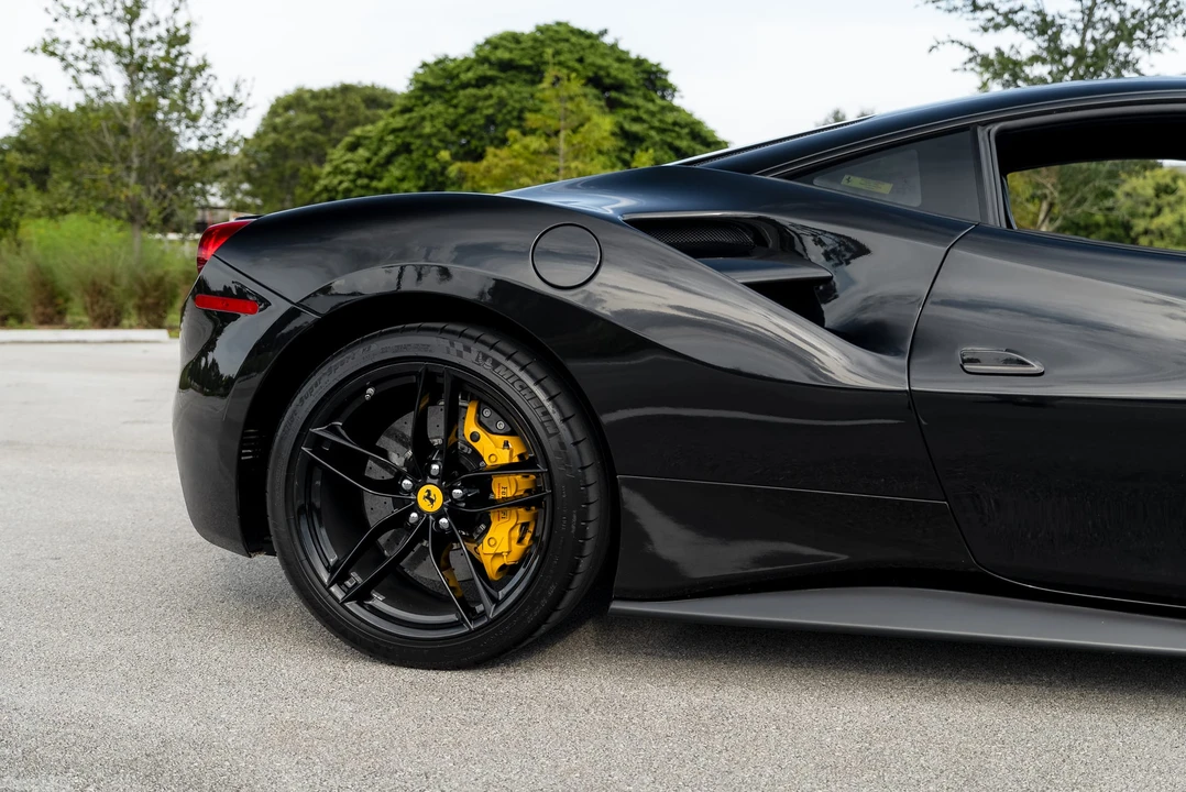 2016 Ferrari 488 GTB - Image 23 of 31