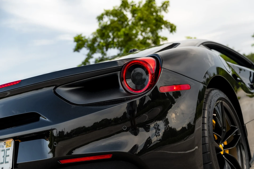 2016 Ferrari 488 GTB - Image 26 of 31