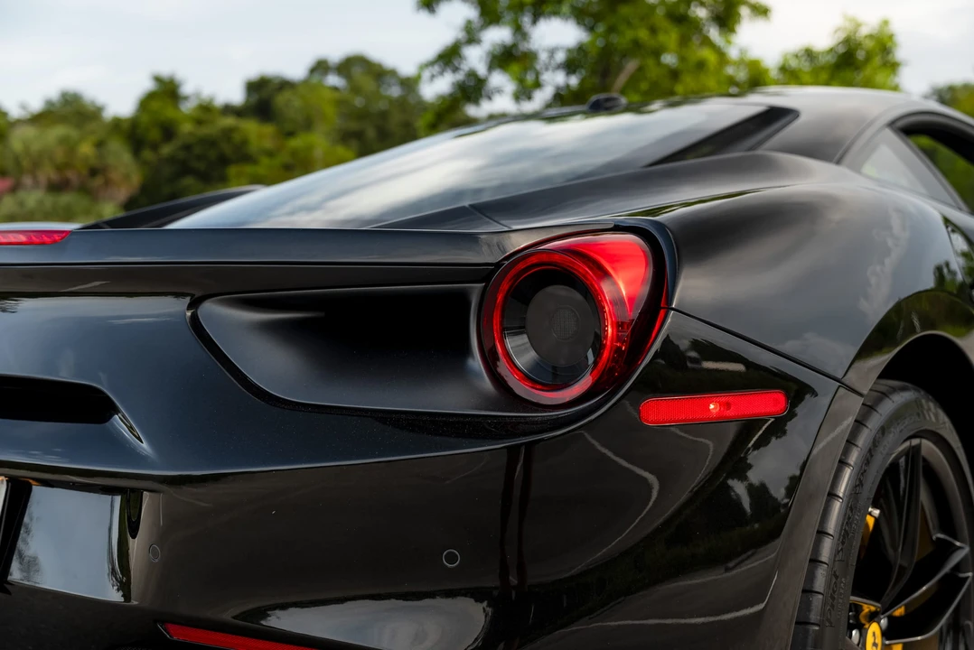 2016 Ferrari 488 GTB - Image 25 of 31