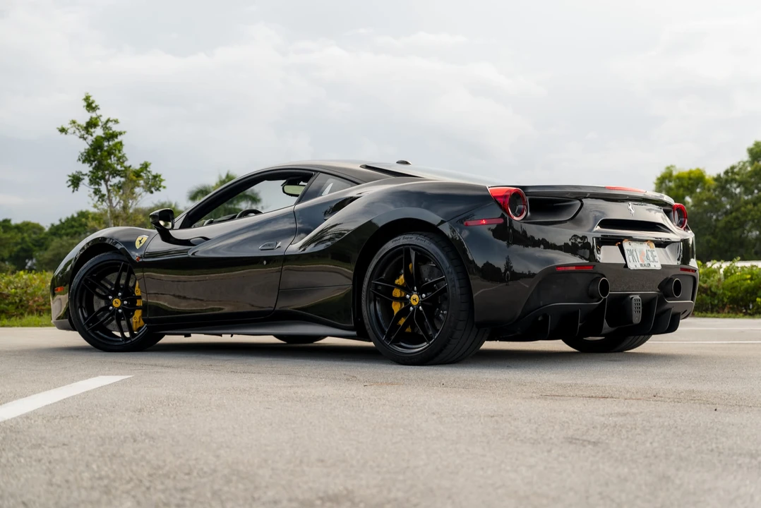 2016 Ferrari 488 GTB - Image 14 of 31