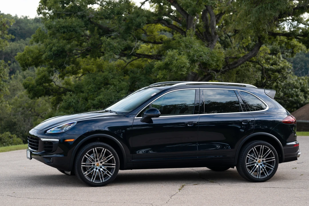 2016 Porsche 958 Cayenne S - Image 2 of 31