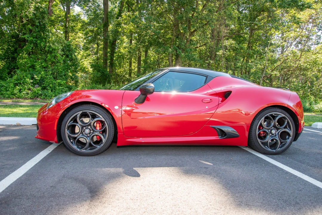 2017 Alfa Romeo 4C Coupe - Image 10 of 31