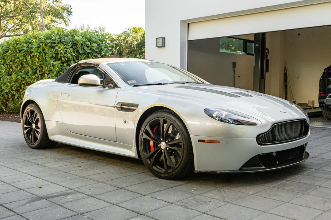 2017 Aston Martin V12 Vantage (2010-2018) - Image 8 of 31