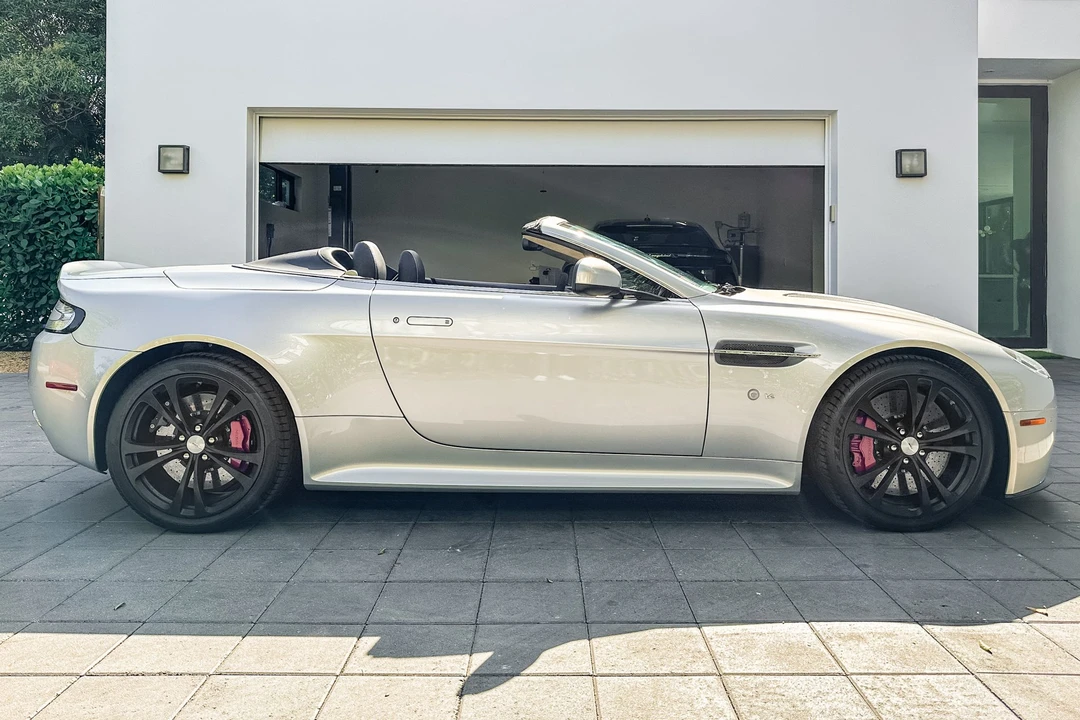 2017 Aston Martin V12 Vantage (2010-2018) - Image 16 of 31