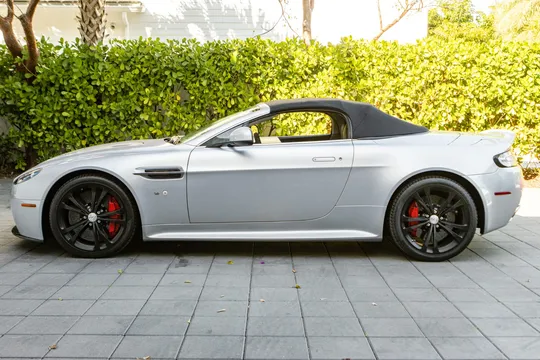 2017 Aston Martin V12 Vantage (2010-2018) - Image 3 of 31