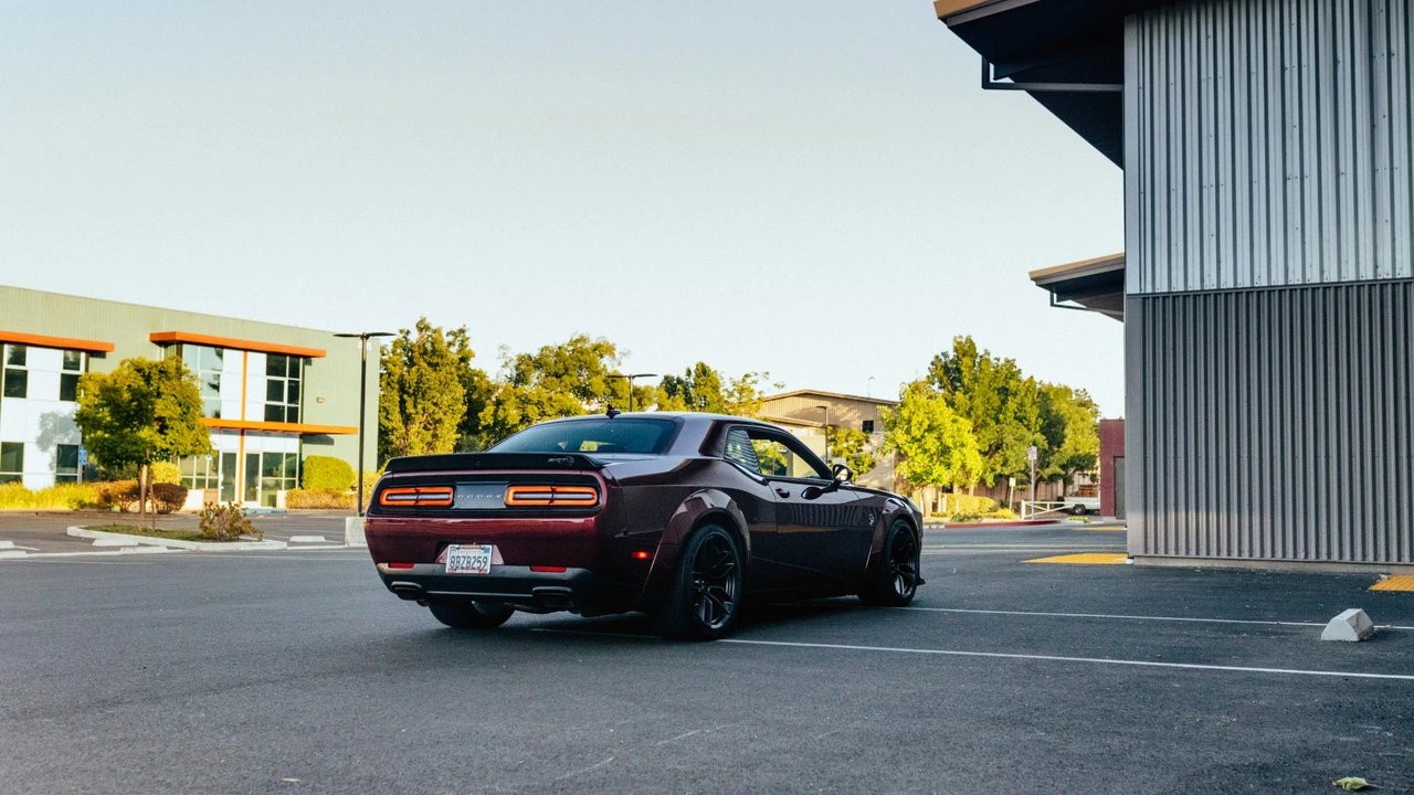 2018 Dodge Challenger SRT Hellcat 3rd Gen - Image 10 of 31