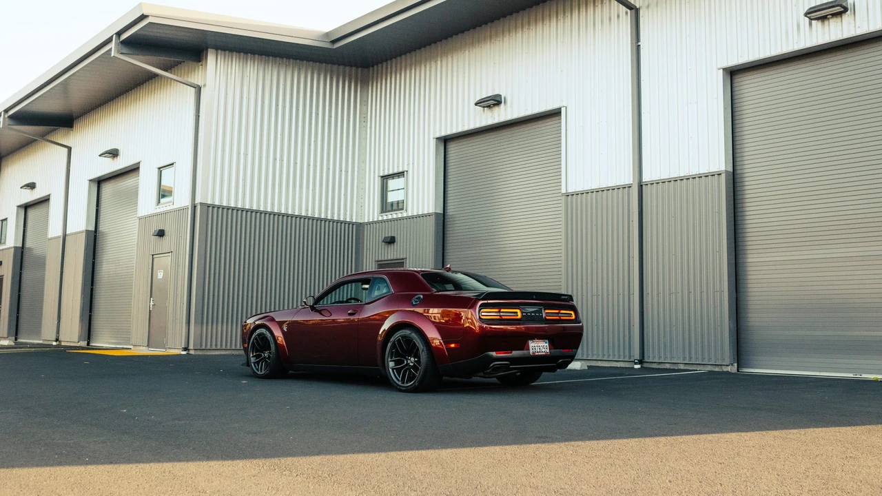 2018 Dodge Challenger SRT Hellcat 3rd Gen - Image 18 of 31