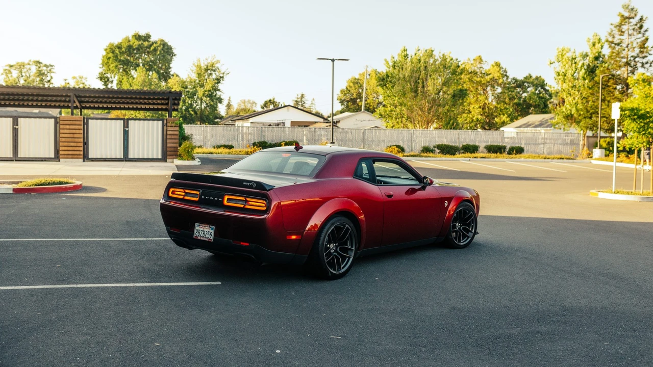 2018 Dodge Challenger SRT Hellcat 3rd Gen - Image 11 of 31