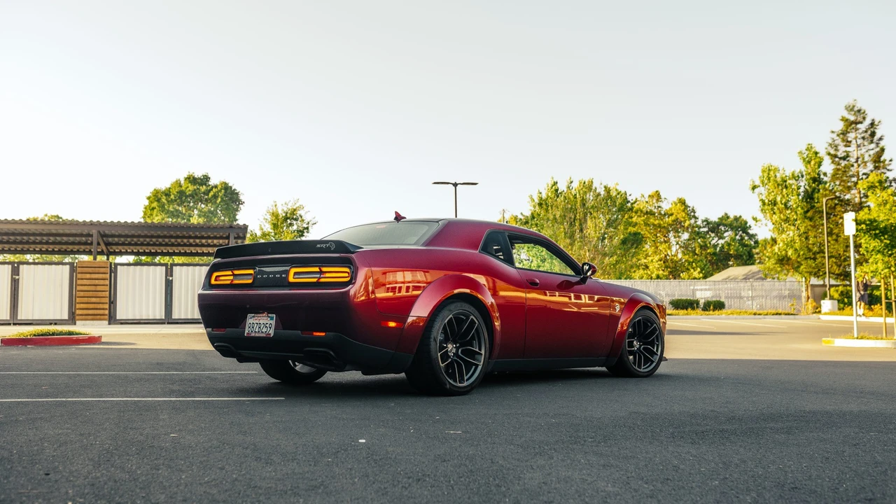2018 Dodge Challenger SRT Hellcat 3rd Gen - Image 12 of 31