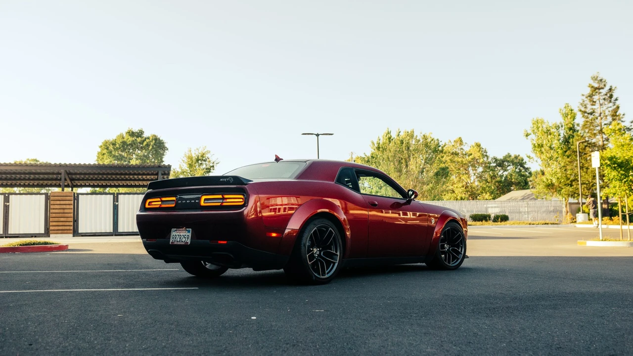 2018 Dodge Challenger SRT Hellcat 3rd Gen - Image 13 of 31
