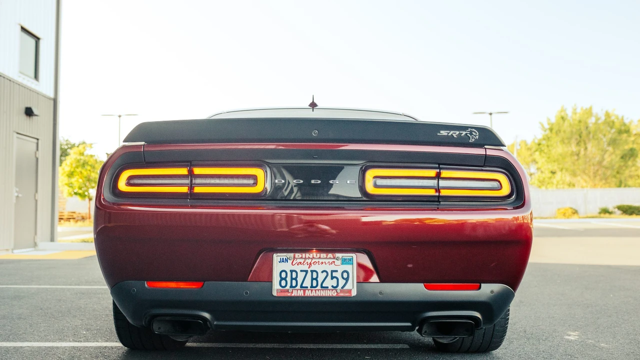 2018 Dodge Challenger SRT Hellcat 3rd Gen - Image 17 of 31