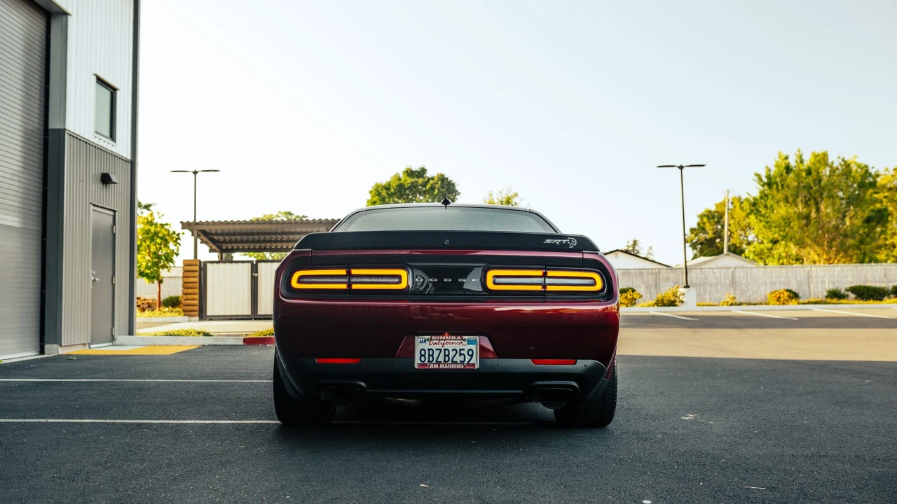 2018 Dodge Challenger SRT Hellcat 3rd Gen - Image 16 of 31