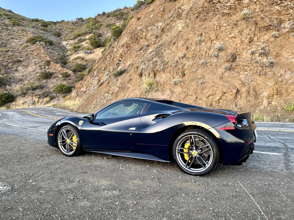 2018 Ferrari 488 Spider - Image 7 of 31