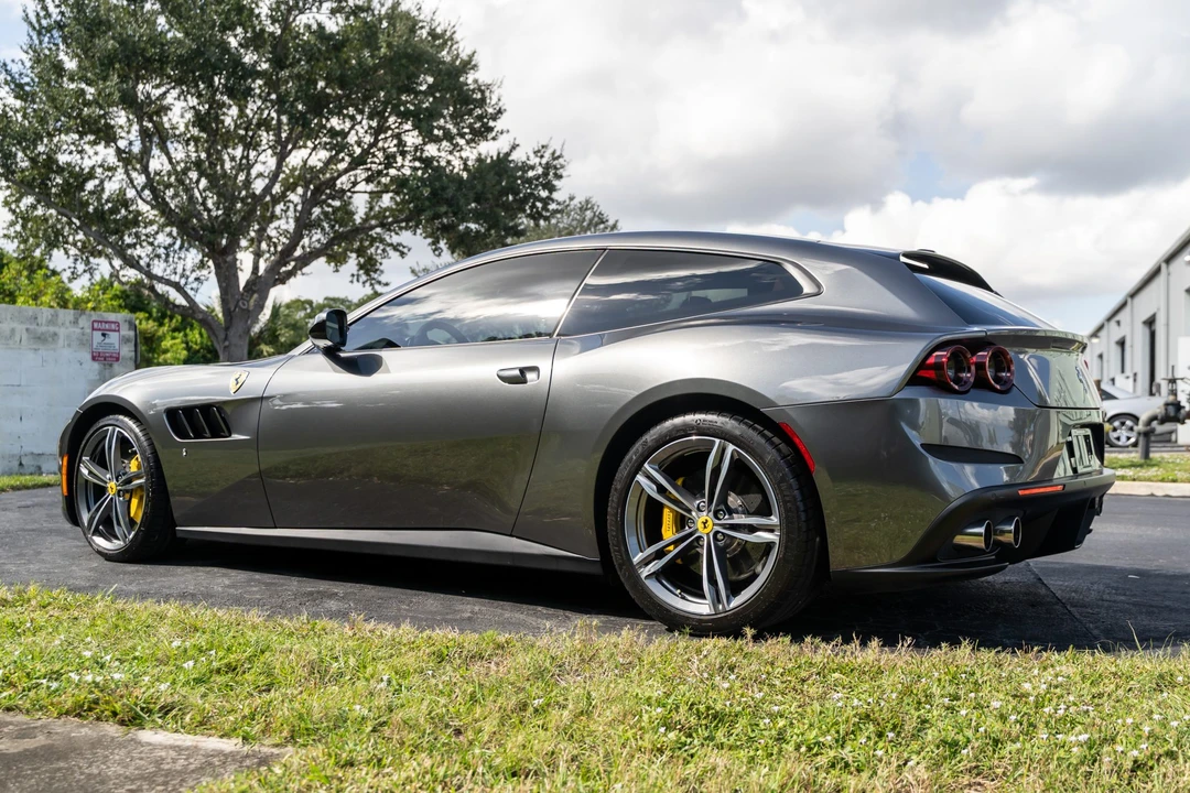 2018 Ferrari GTC4Lusso - Image 10 of 31