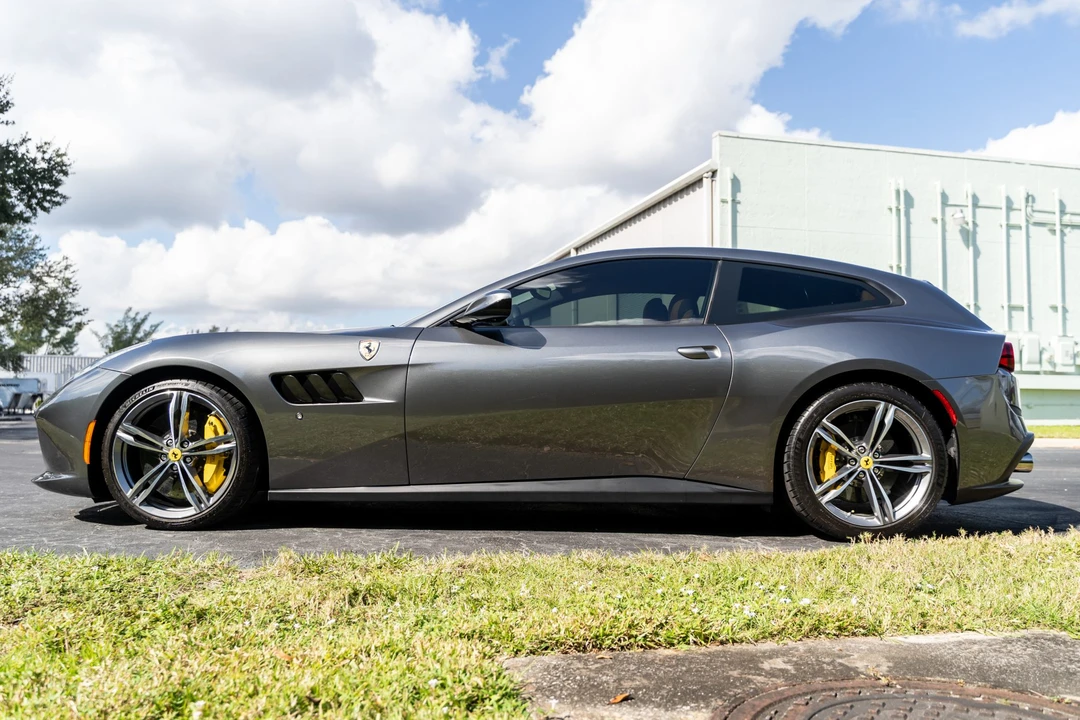 2018 Ferrari GTC4Lusso - Image 11 of 31