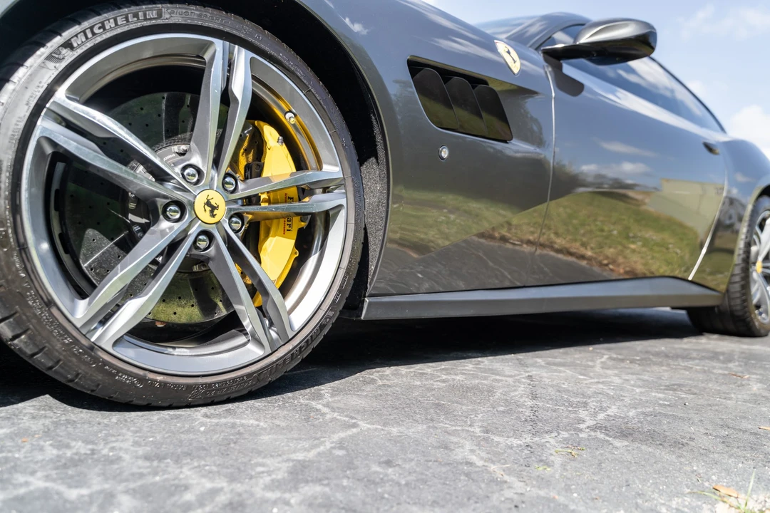 2018 Ferrari GTC4Lusso - Image 18 of 31