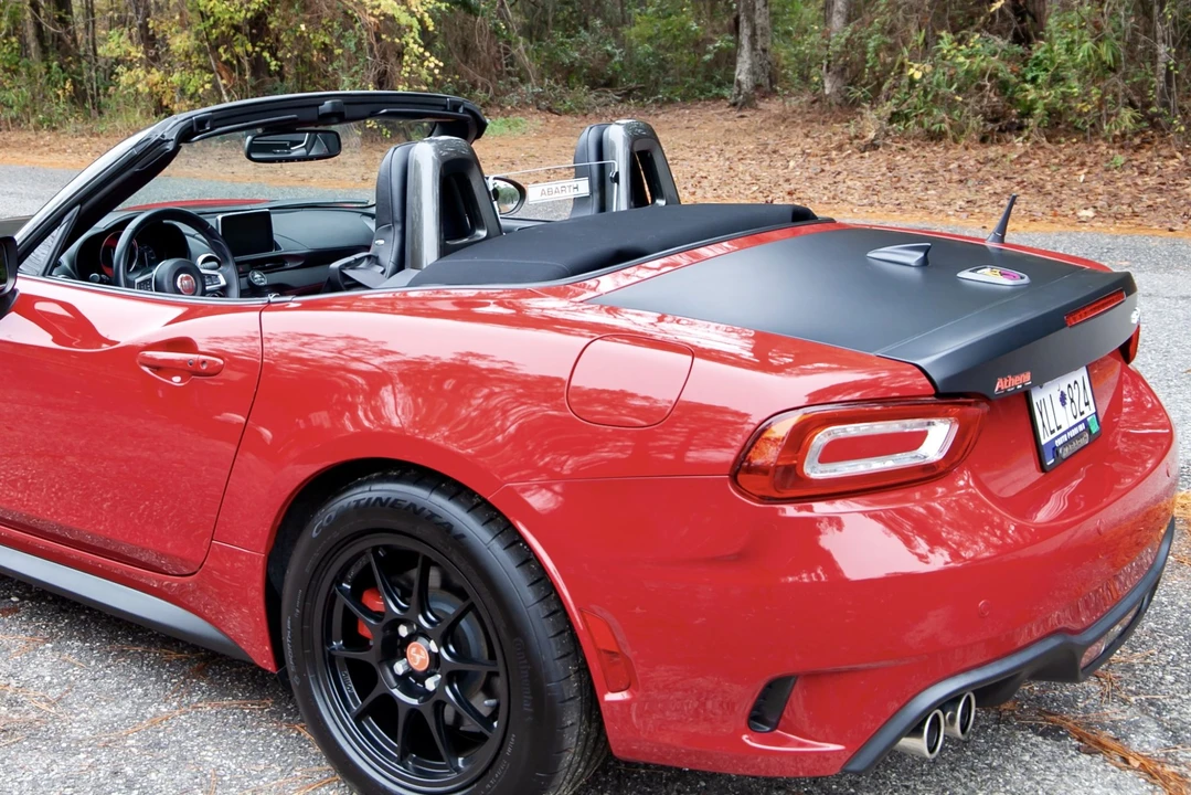 2018 Fiat 124 Spider - Image 22 of 31