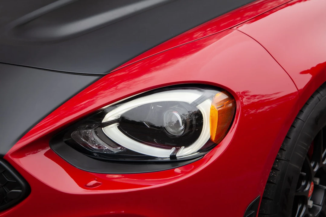 2018 Fiat 124 Spider - Image 28 of 31