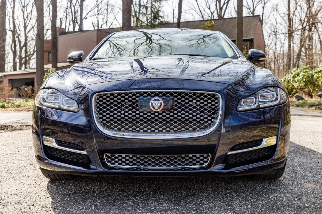 2019 Jaguar X351 XJ - Image 2 of 31