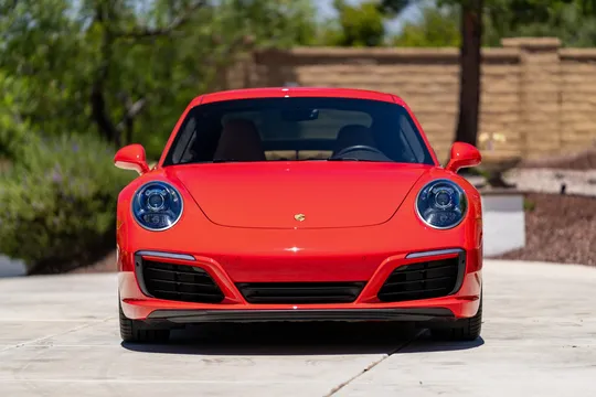 2019 Porsche - Image 2 of 31