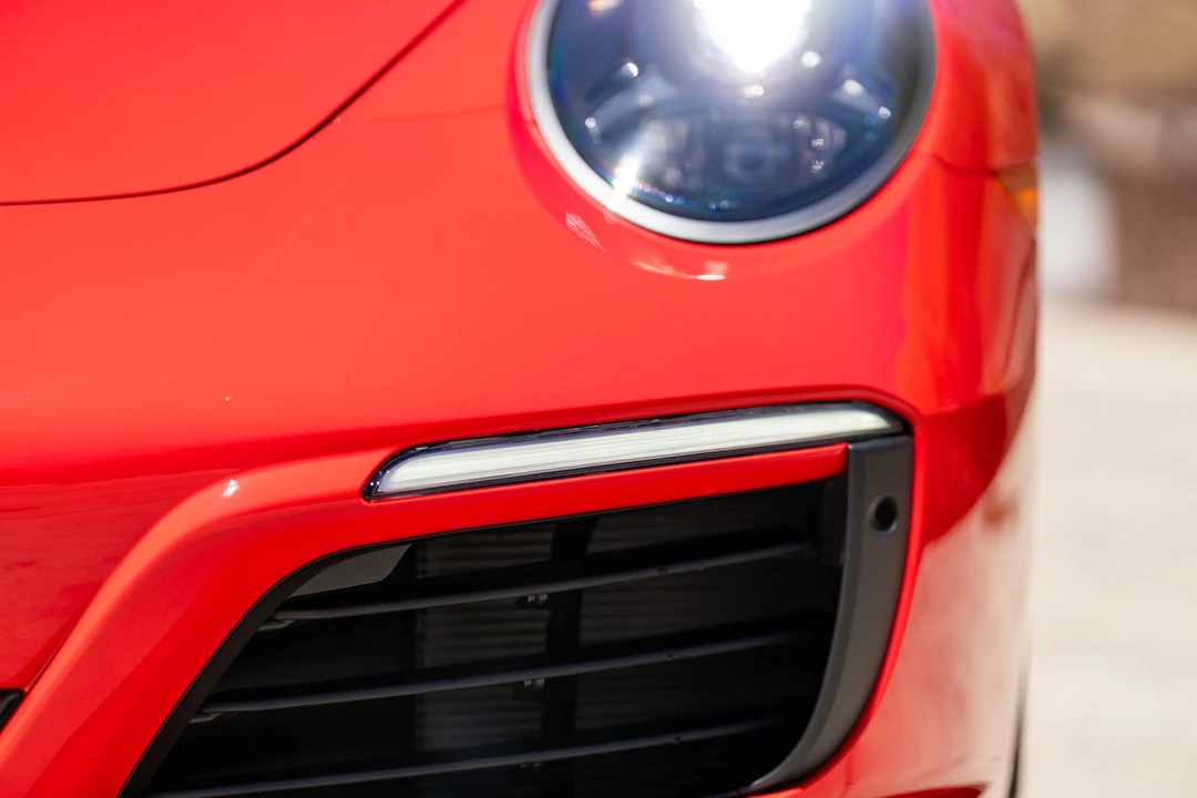 2019 Porsche - Image 16 of 31