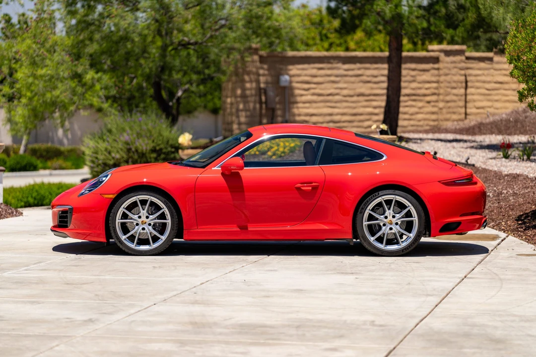 2019 Porsche - Image 10 of 31