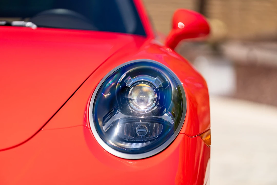 2019 Porsche - Image 14 of 31