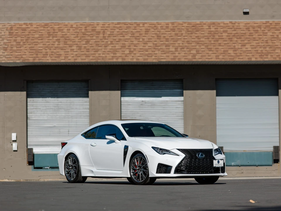 2020 Lexus RC F - Image 19 of 31
