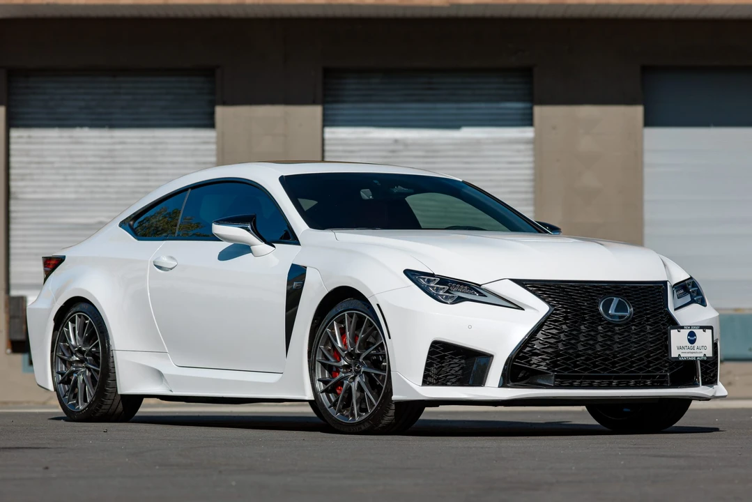 2020 Lexus RC F - Image 20 of 31
