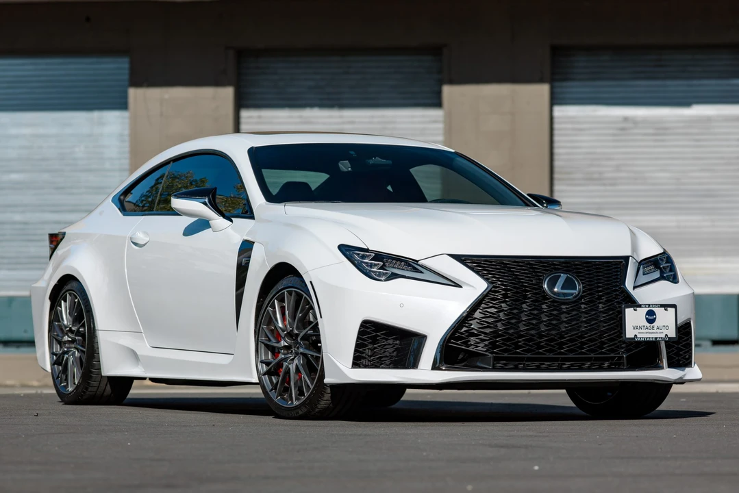 2020 Lexus RC F - Image 23 of 31