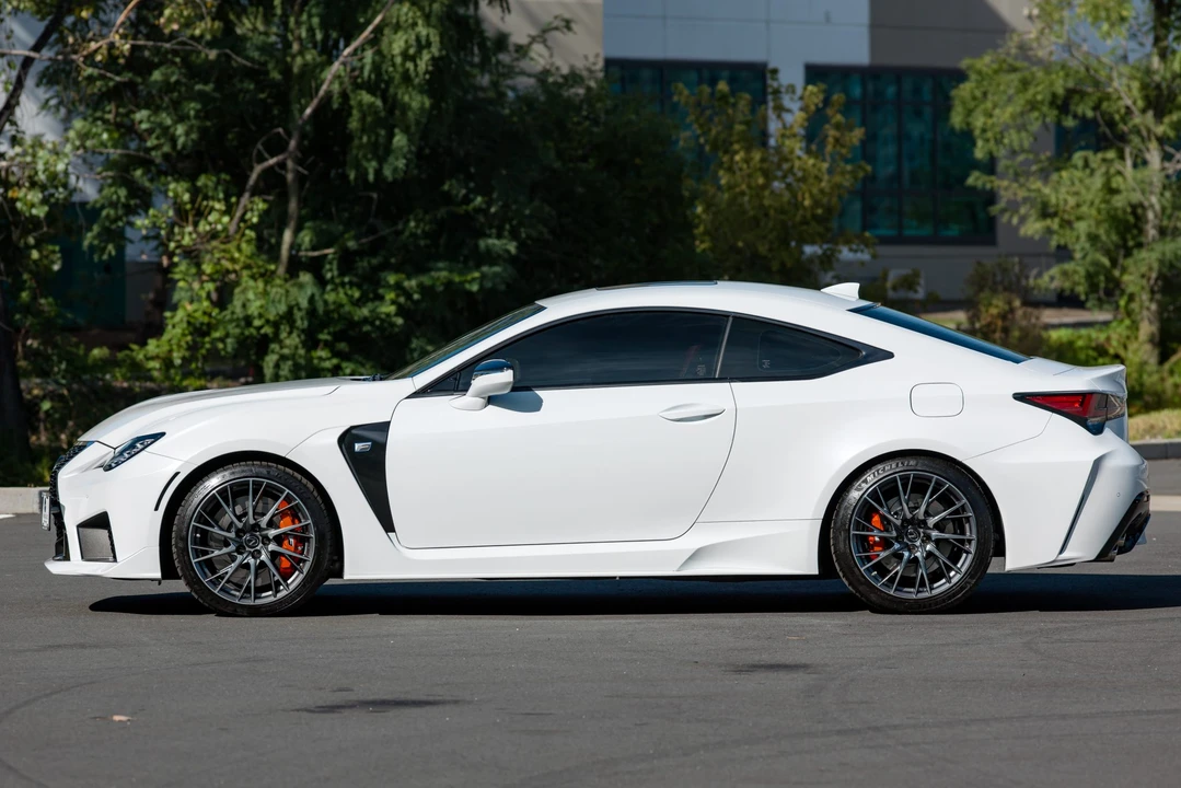2020 Lexus RC F - Image 8 of 31
