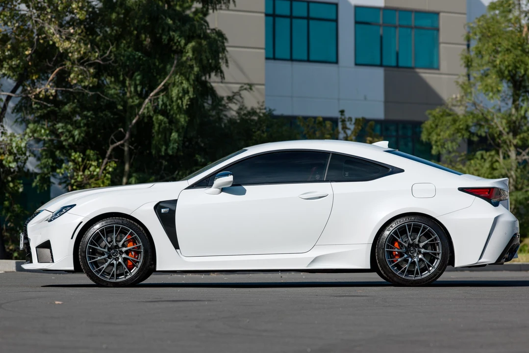 2020 Lexus RC F - Image 7 of 31