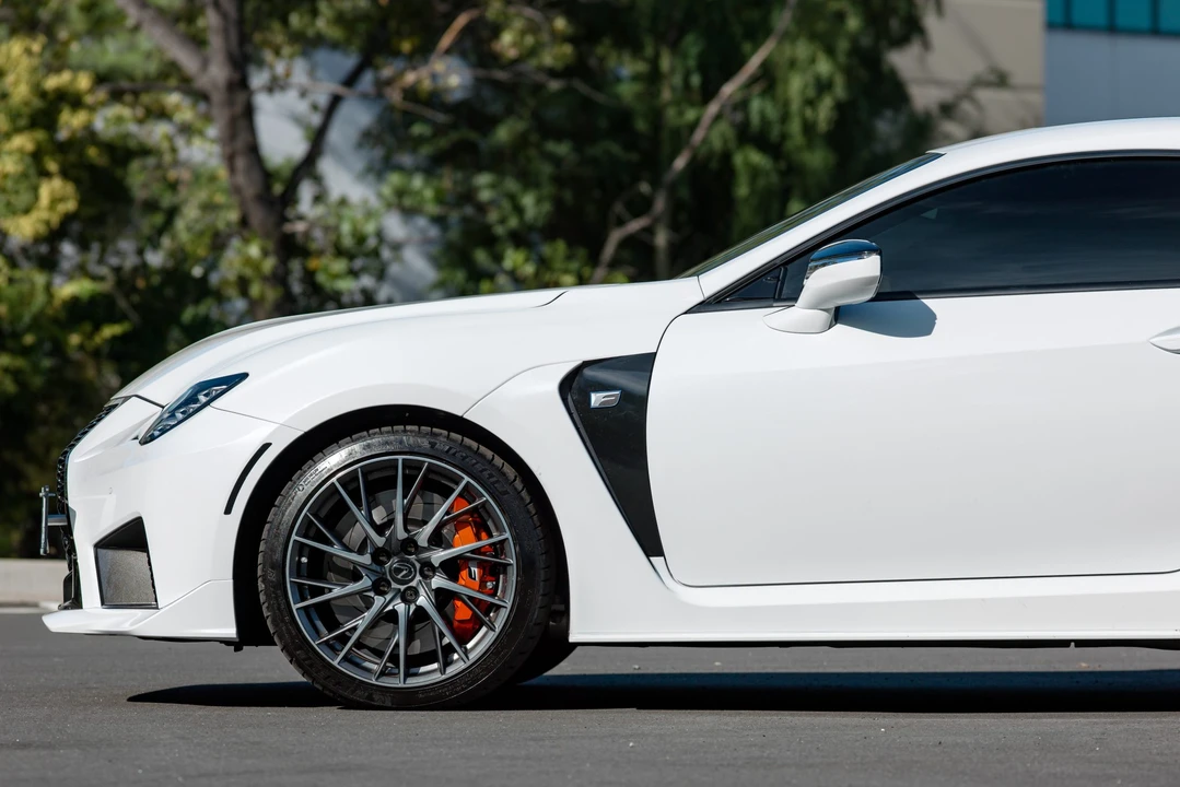 2020 Lexus RC F - Image 26 of 31
