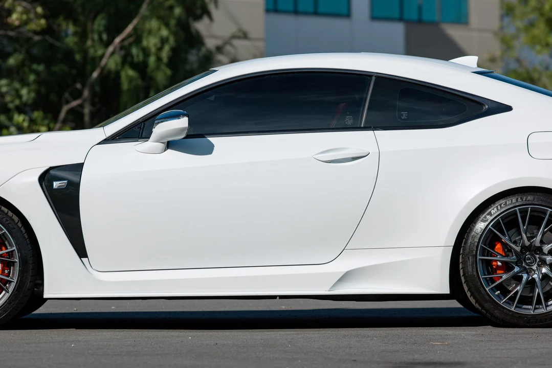 2020 Lexus RC F - Image 27 of 31