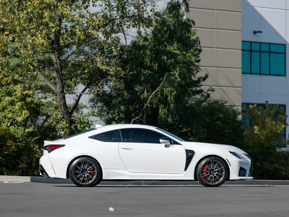 2020 Lexus RC F - Image 16 of 31