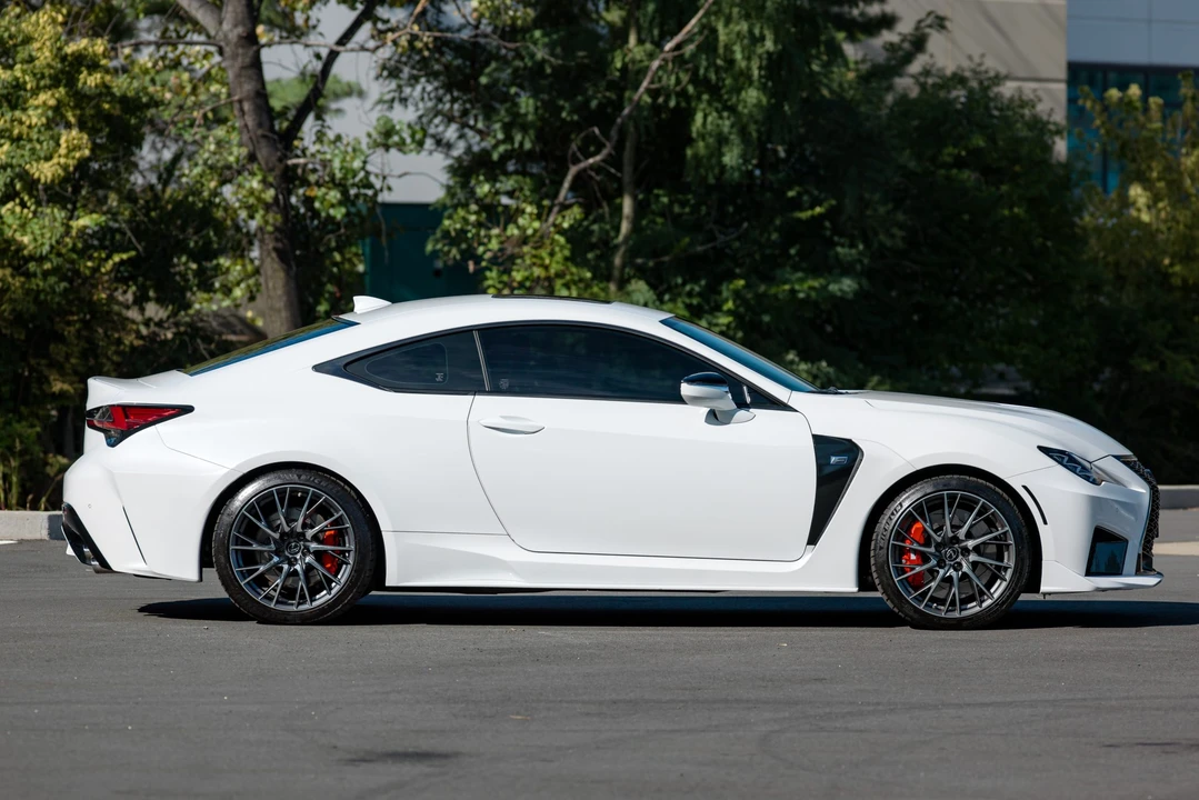 2020 Lexus RC F - Image 17 of 31