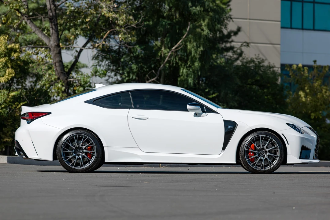 2020 Lexus RC F - Image 18 of 31
