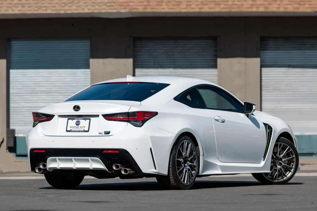 2020 Lexus RC F - Image 15 of 31