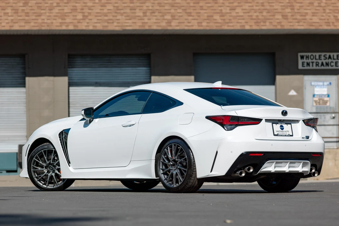 2020 Lexus RC F - Image 9 of 31