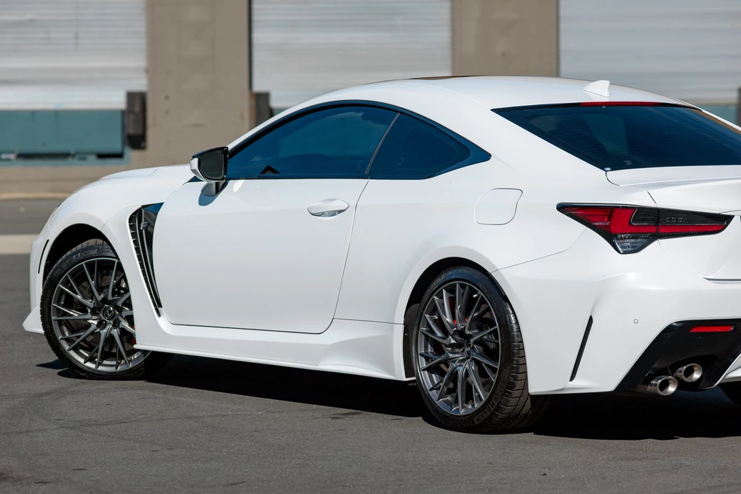 2020 Lexus RC F - Image 29 of 31