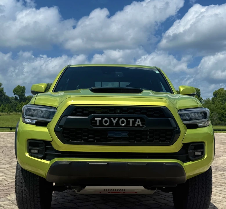 2022 Toyota - Image 2 of 31